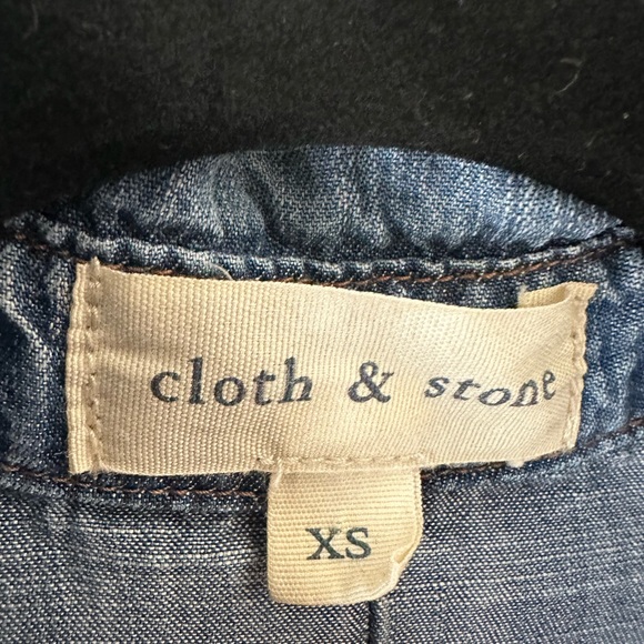 Cloth & Stone Chambray Slit Back Button Down Shirt - Picture 3 of 7